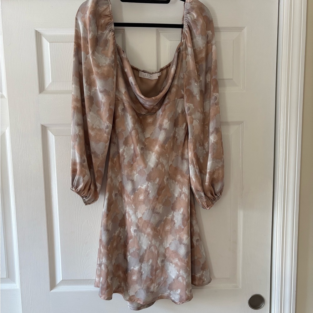 Astr the Label Long Sleeve Cowl Neck Dress in Cream and Brown